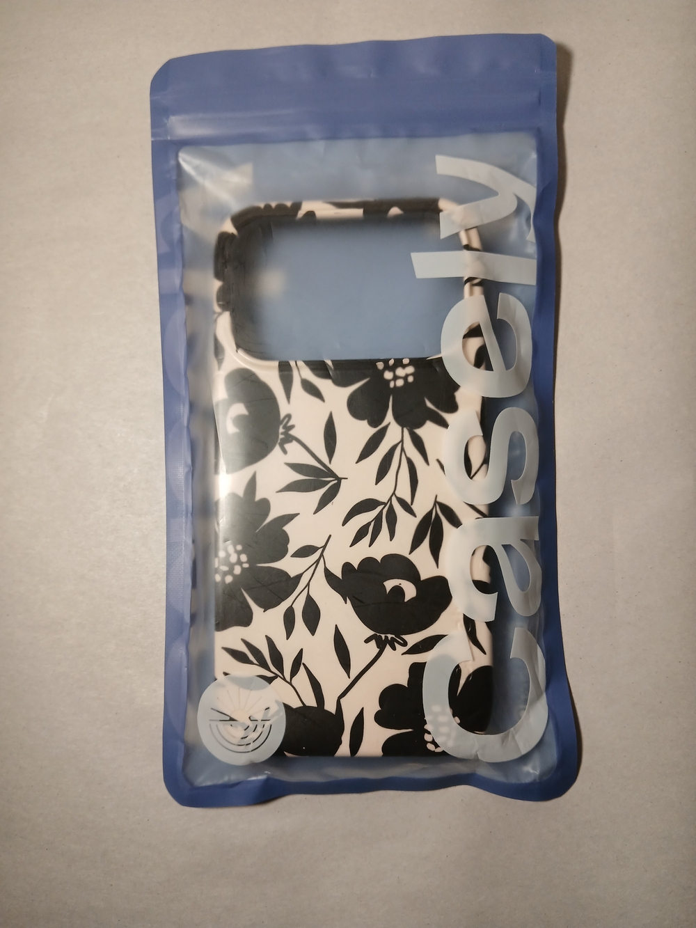 Casely "Dark Fantasy" Black & Cream Floral Protective Case For iPhone 17 Pro